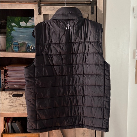 ZKN Black Zip Front Puffer Vest,Unisex,Size Large,NEW with TAGS - Picture 7 of 11